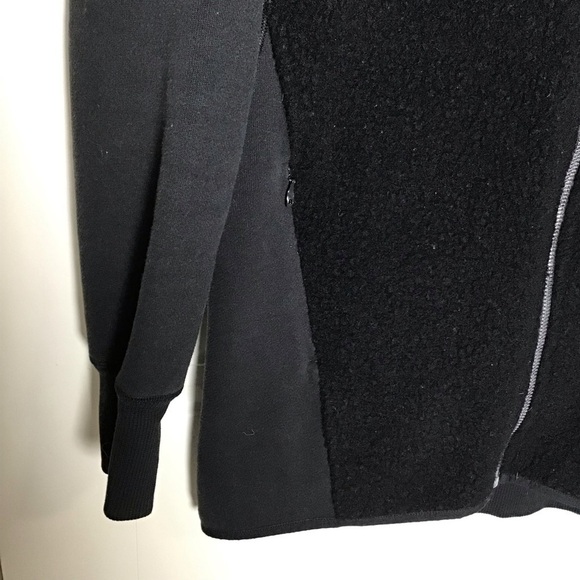 Lululemon Stand Out Sherpa Jacket in Black Size 4. - Picture 6 of 13